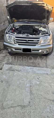 Mitsubishi Pajero io-5