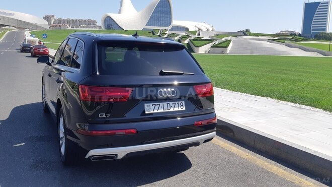 Audi Q7-11