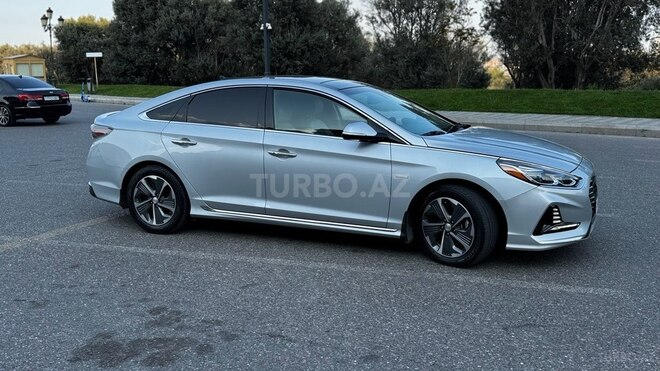 Hyundai Sonata-4