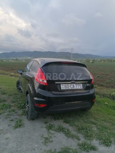Ford Fiesta-12
