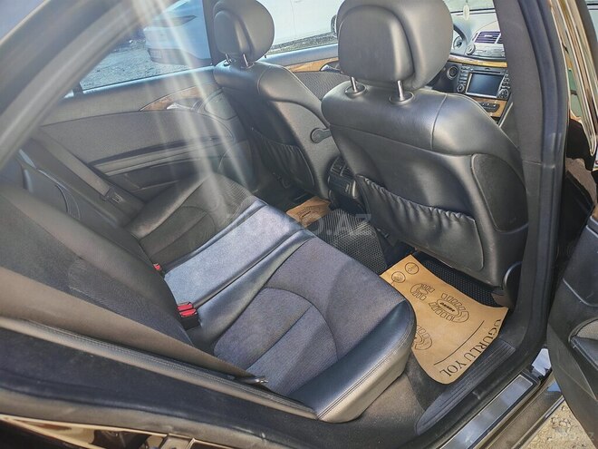 Mercedes E 220-13
