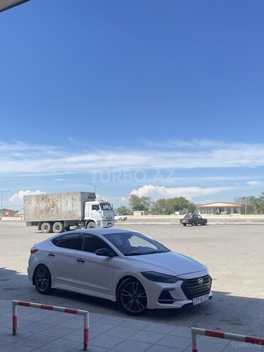 Hyundai Elantra-11