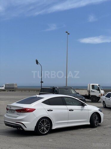 Hyundai Elantra-10