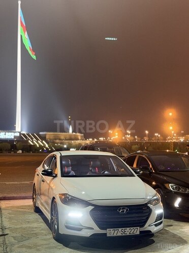 Hyundai Elantra-9