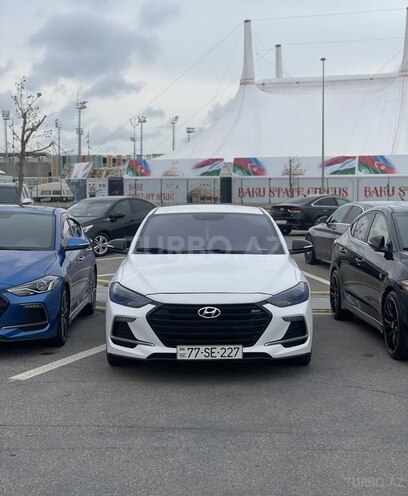 Hyundai Elantra-4