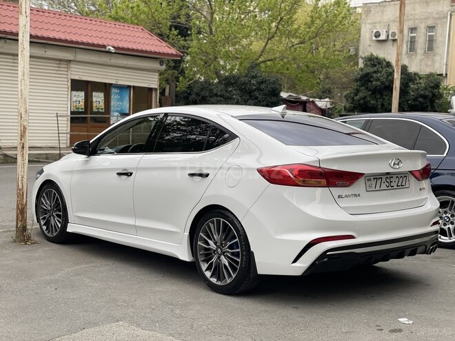 Hyundai Elantra-8