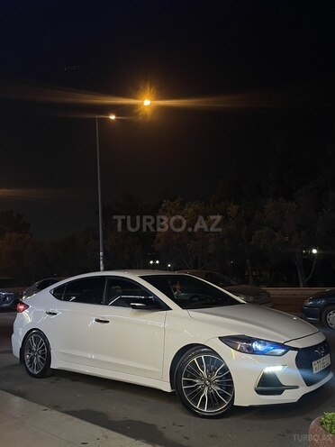 Hyundai Elantra-16