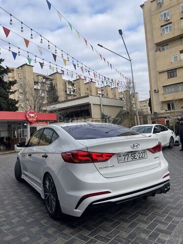 Hyundai Elantra-15