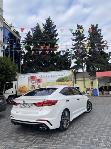 Hyundai Elantra-14
