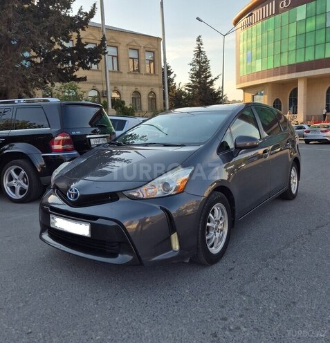 Toyota Prius V-1