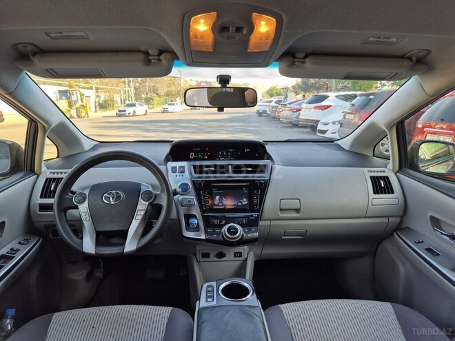 Toyota Prius V-5