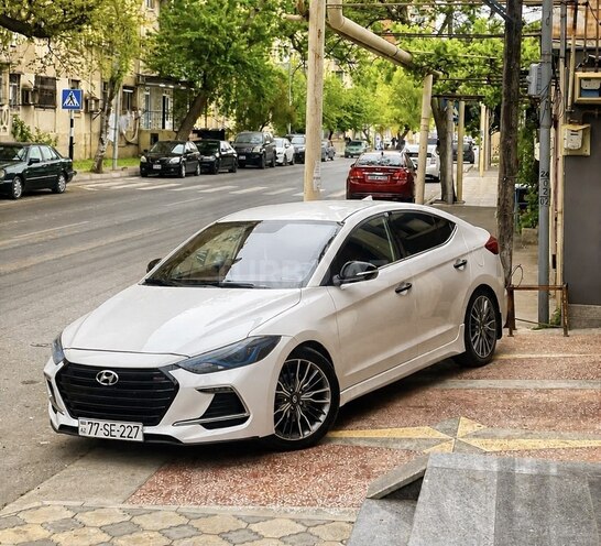 Hyundai Elantra-1