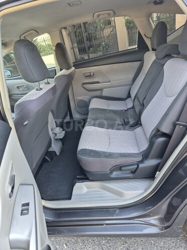 Toyota Prius V-11