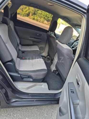 Toyota Prius V-12