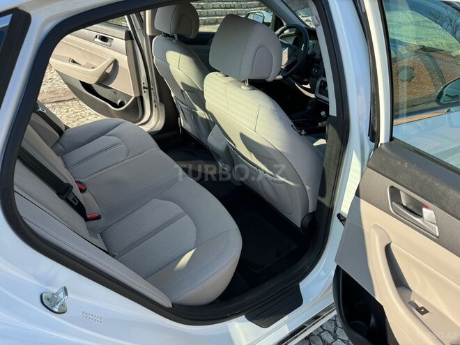 Hyundai Sonata-19
