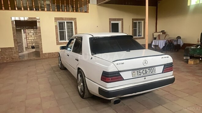 Mercedes 230 E-2