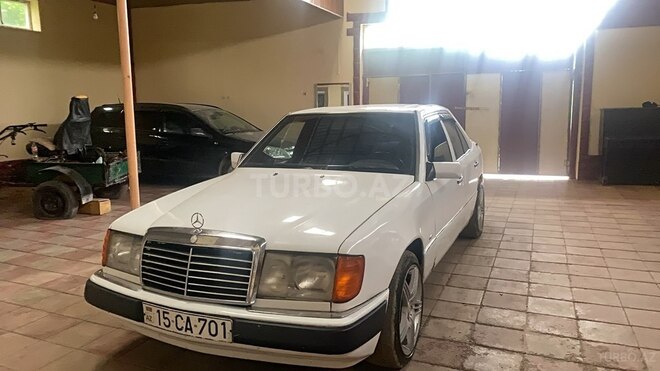 Mercedes 230 E-6