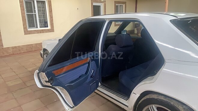 Mercedes 230 E-8