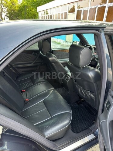 Mercedes E 240-15