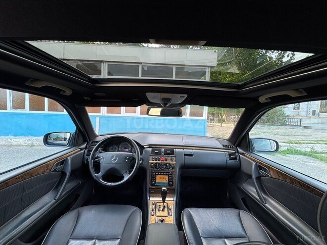 Mercedes E 240-12