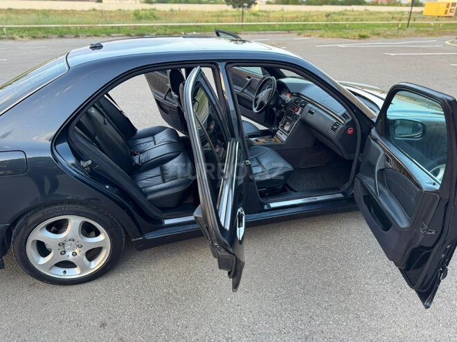 Mercedes E 240-17