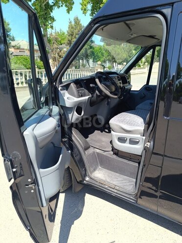 Ford Transit-9
