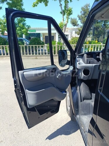 Ford Transit-10