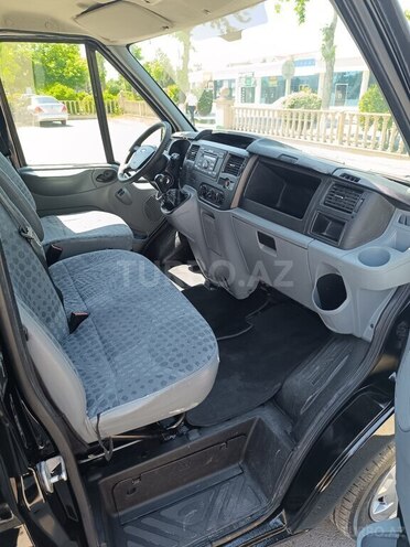 Ford Transit-11