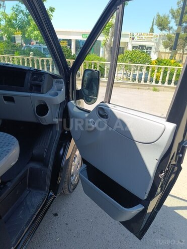 Ford Transit-12