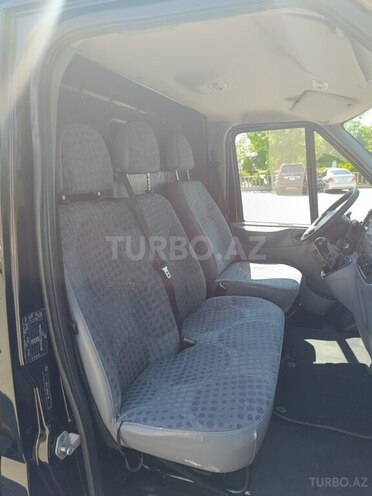 Ford Transit-13