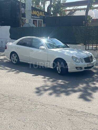Mercedes E 280-1