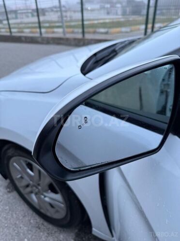 Hyundai Elantra-10