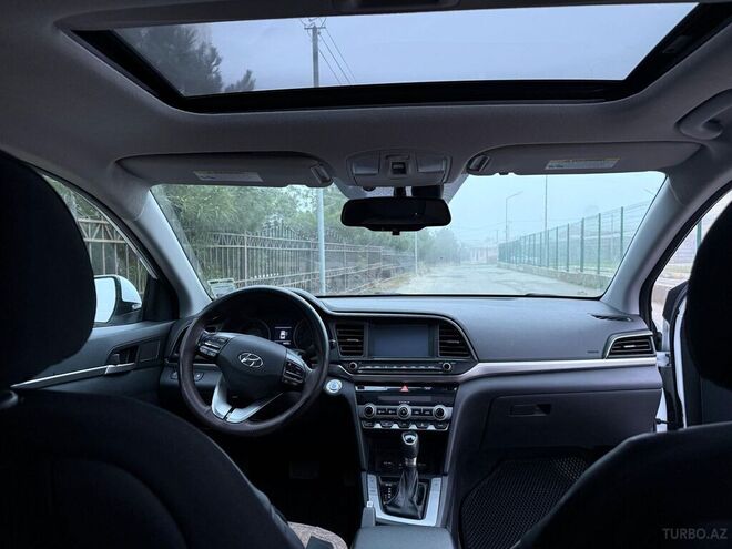 Hyundai Elantra-8