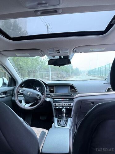 Hyundai Elantra-7
