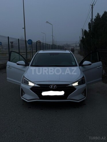 Hyundai Elantra-1