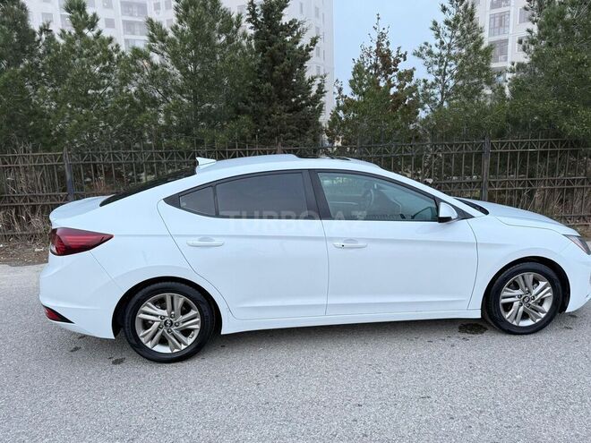 Hyundai Elantra-6
