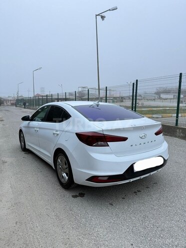 Hyundai Elantra-4