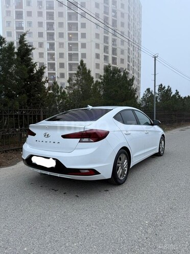 Hyundai Elantra-3