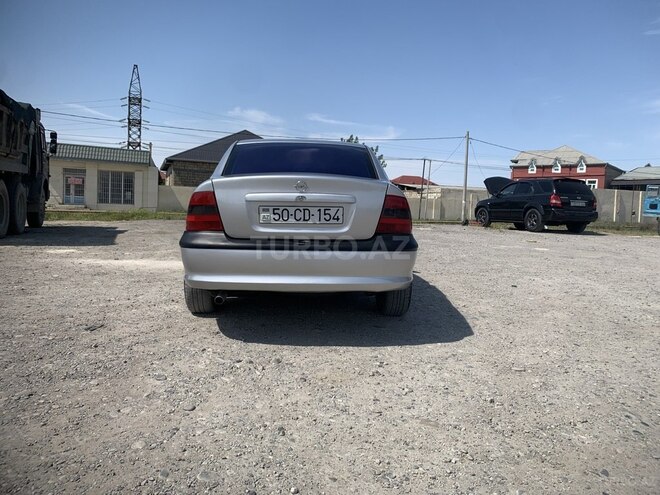 Opel Vectra-4