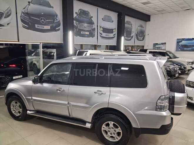 Mitsubishi Pajero-8