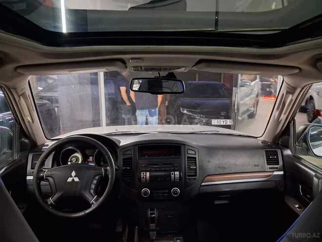 Mitsubishi Pajero-13