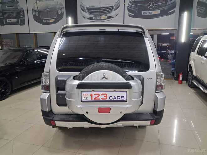 Mitsubishi Pajero-12