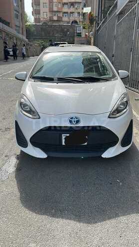Toyota Aqua-1