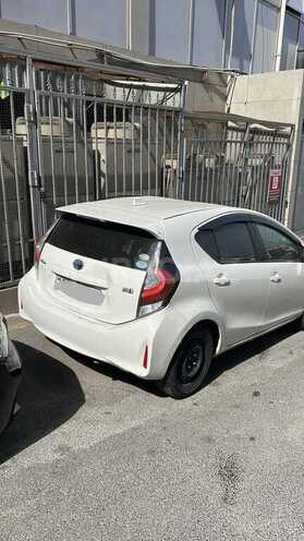 Toyota Aqua-3