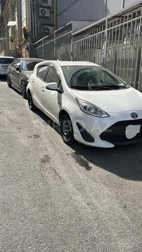 Toyota Aqua-2
