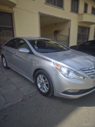 Hyundai Sonata-2