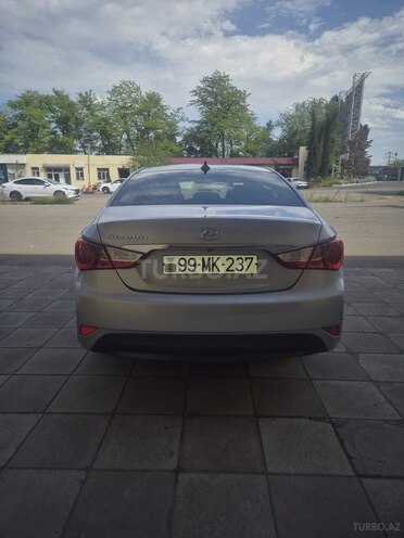 Hyundai Sonata-4