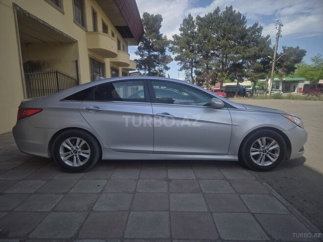 Hyundai Sonata-5