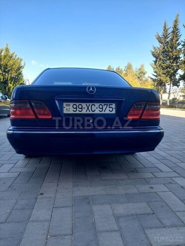 Mercedes E 240-2