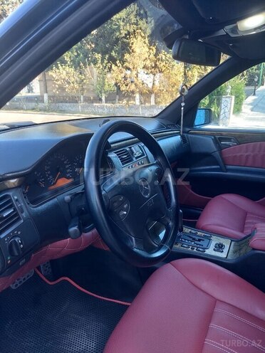 Mercedes E 240-3
